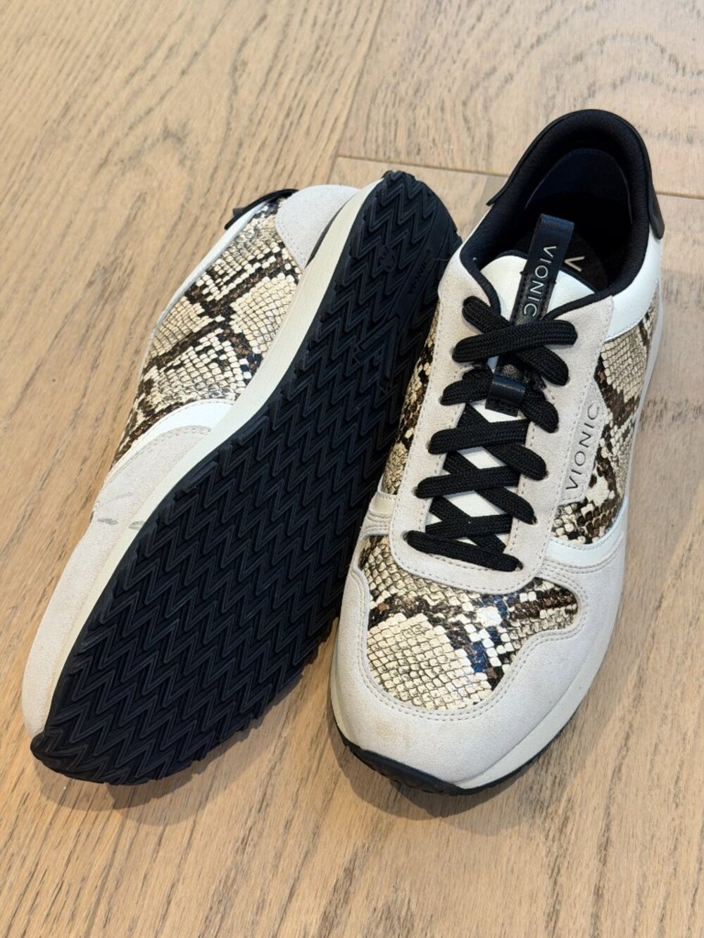 Vionic Sneaker - Picture 3 of 3